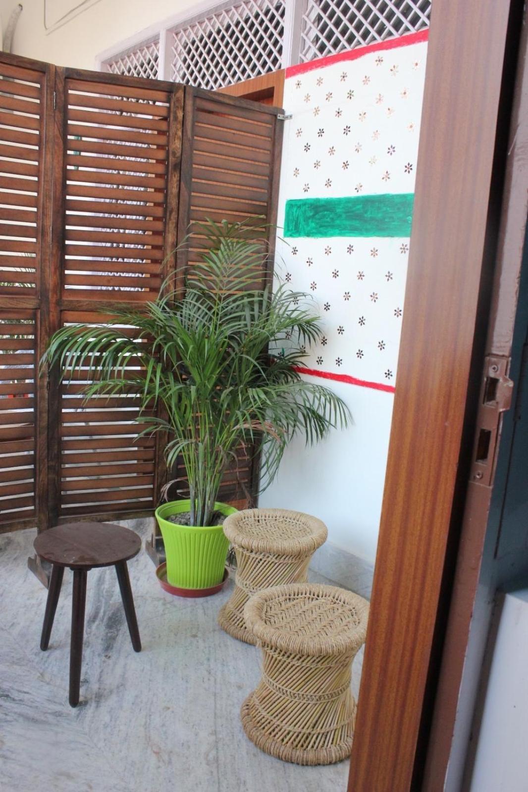 The Nandi International Boutique Homestay Varanasi Bagian luar foto